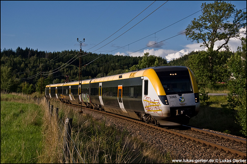 ein x50 auf der fahrt nach g�teborg durch eine kurve bei ljungskile