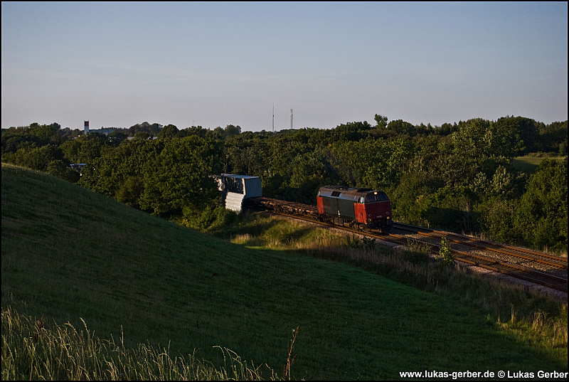 Eine MZ IV zieht einen Containerzug zur deutsch-d�nischen Grenze.